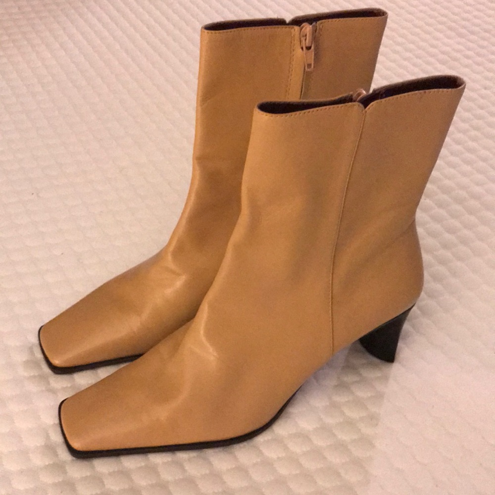 🌸Tan Colored Nine West Bootie🌸 (never worn)